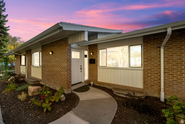 862 E THREE FOUNTAINS DR ##210, Murray UT 84107