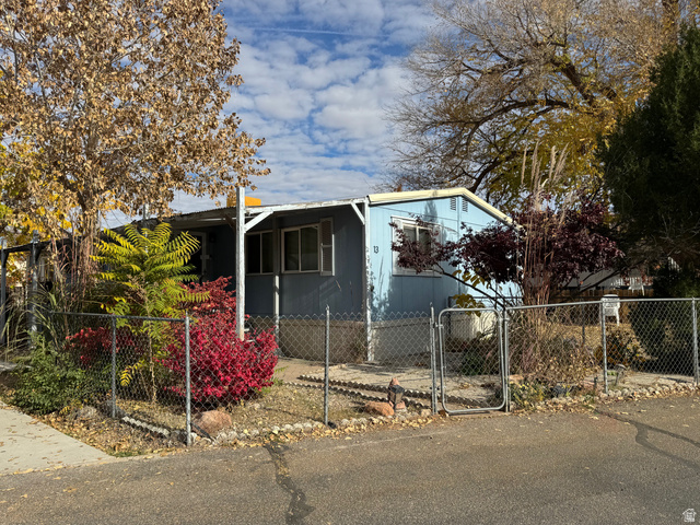 Main photo for 400 N 500 W #13