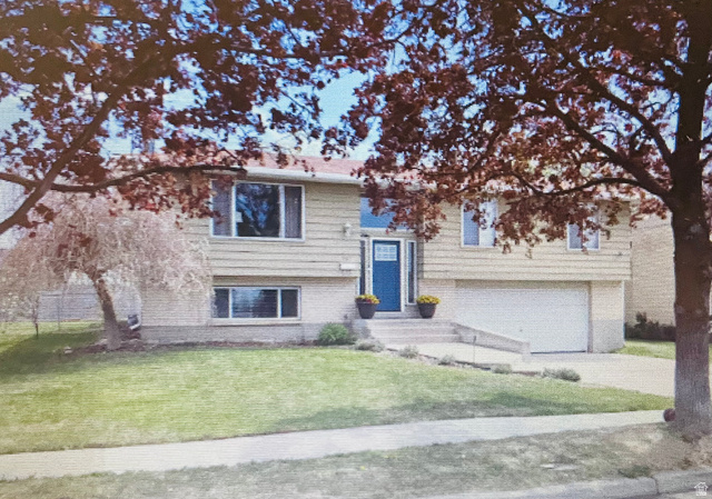 887  Douglas Dr
                     MLS #2123178