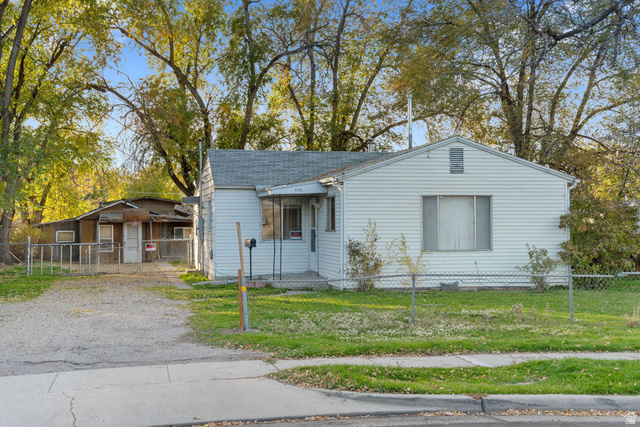 1112 S Navajo St
                     MLS #2123418