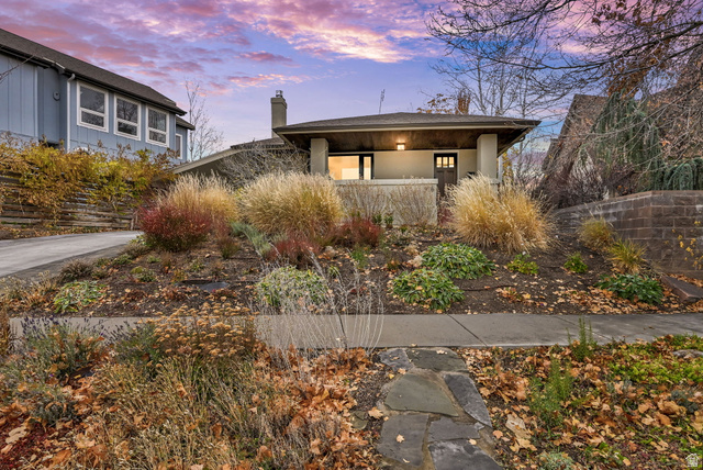 915 S Park Row St
                     MLS #2123818