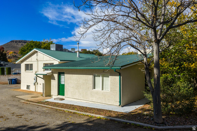 461  Diagonal St
                     MLS #2124362