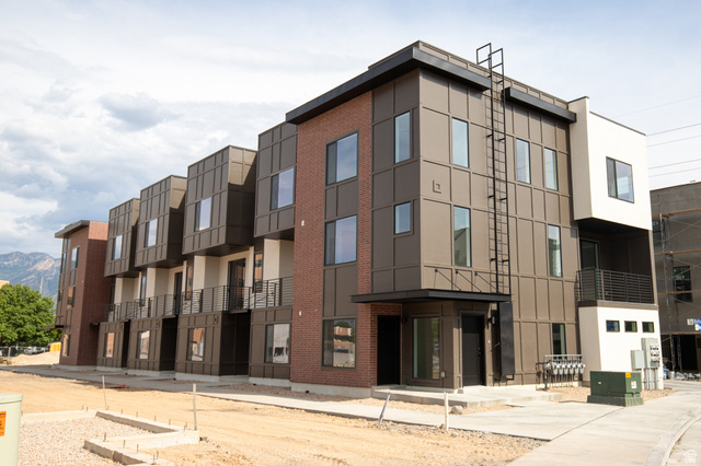 597 E BETSEY COVE CV #24, Salt Lake City UT 84107