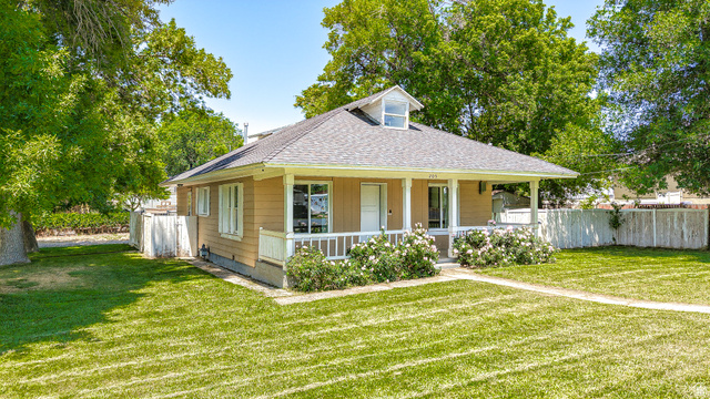205 E Center St
                     MLS #2125214