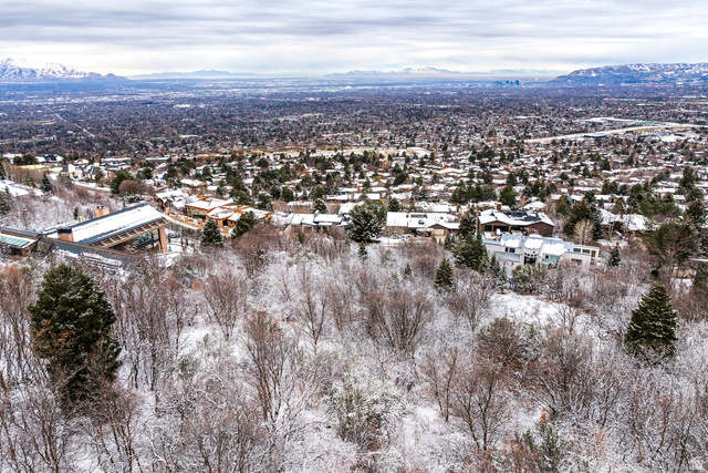 3840 E THOUSAND OAKS CIR, Salt Lake City UT 84124