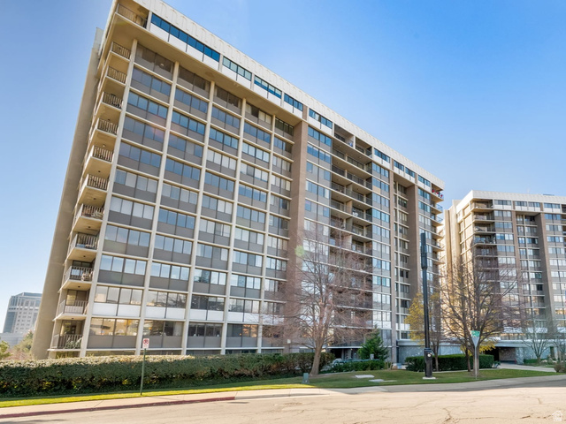 241 N Vine St #ph1e
                     MLS #2126367