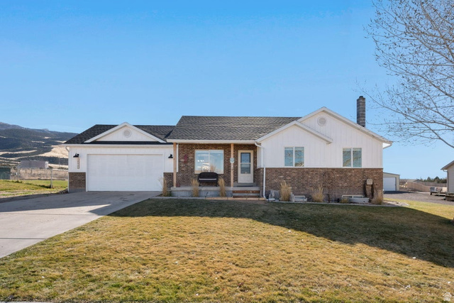 Main photo for 2026 E Saddleback View Dr