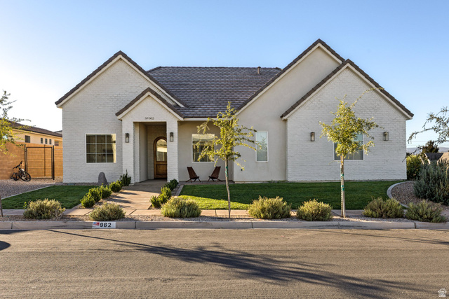 962 E Black Oak Dr
                     MLS #2126731