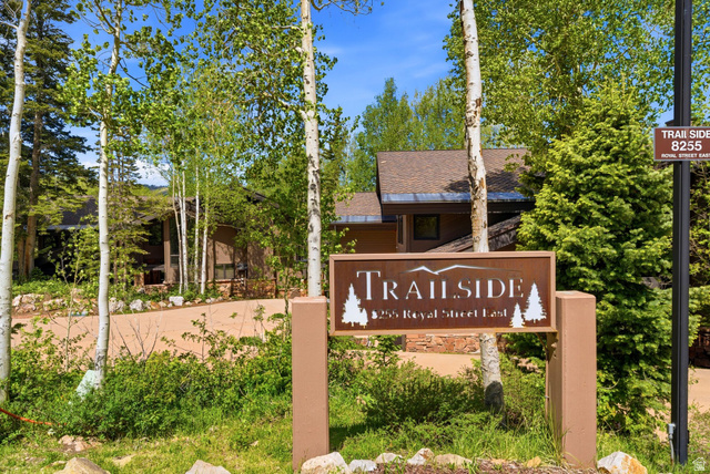 8255  Royal St
                     MLS #2127164