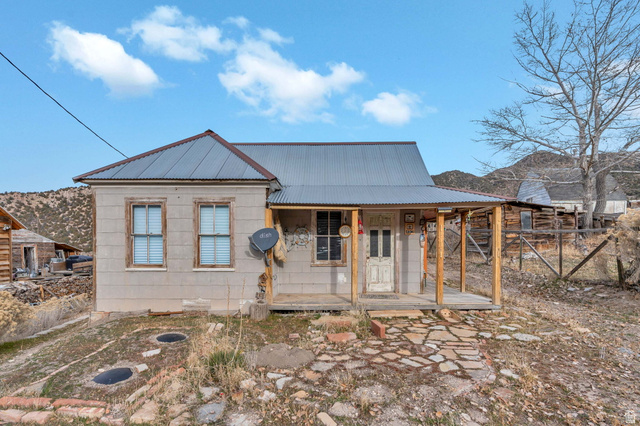 Main photo for 490 W Sioux Ave