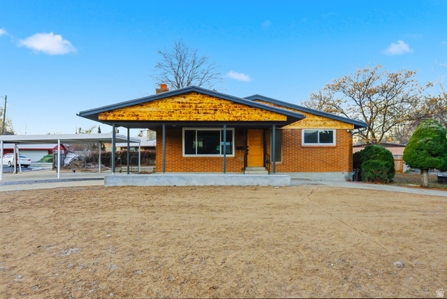 1358 E Maplewood Dr
                     MLS #2127566