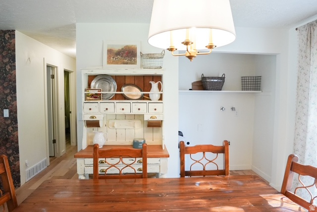 740  Hopkins Ln
                     MLS #2128623