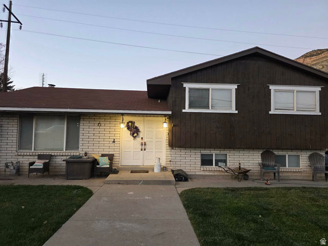 Main photo for 100 W 300 N