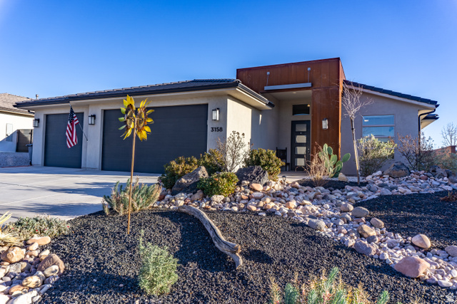 3158 E Fuchsia Dr
                     MLS #2130200