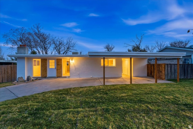 941 E Carnation Dr
                     MLS #2132230