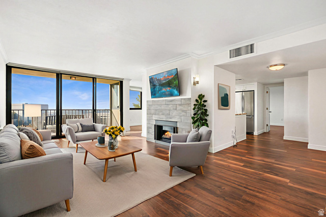 241 N Vine St #207w
                     MLS #2132397