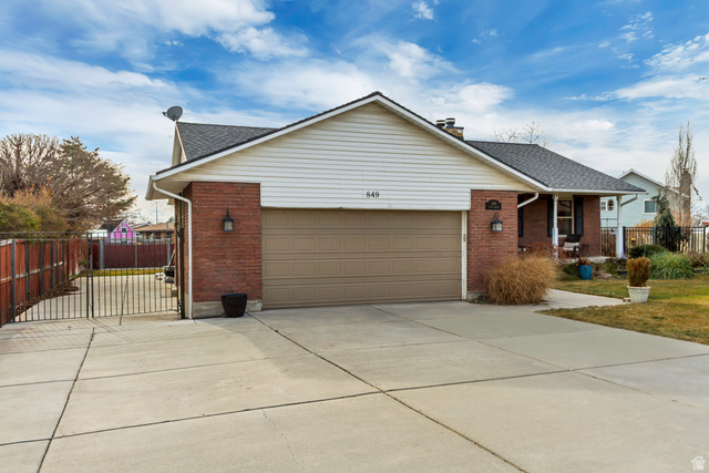 849 W Clover Blossom Cir
                     MLS #2132977