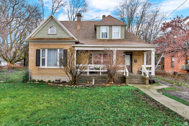 Main photo for 621 E 7th St