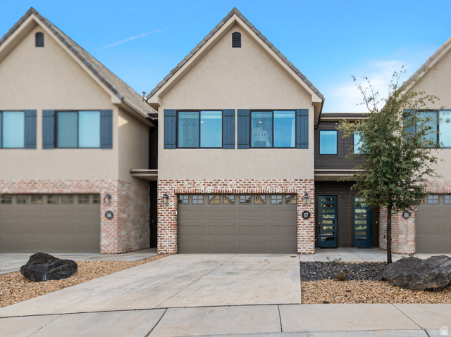 Main photo for 960  Heritage Dr #17