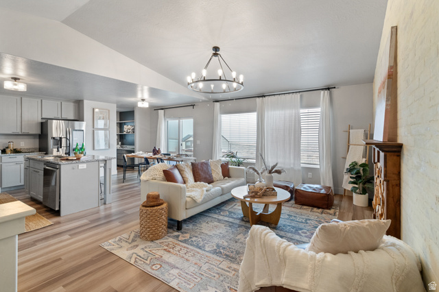 1118 W Honeycomb Dr
                     MLS #2133979