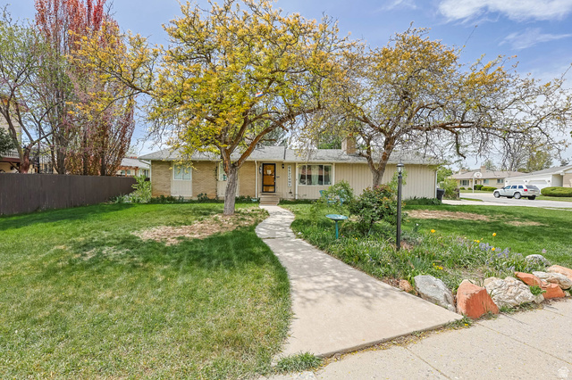 Main photo for 2544 E Promenade Dr