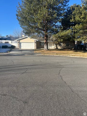 8642 S CESSNA CIR, Sandy UT 84093