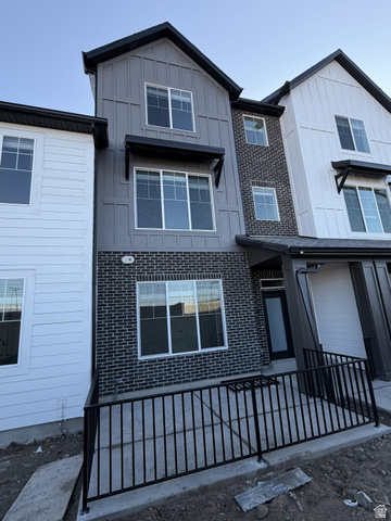 818 W IVYWELL LN #215, North Salt Lake UT 84054