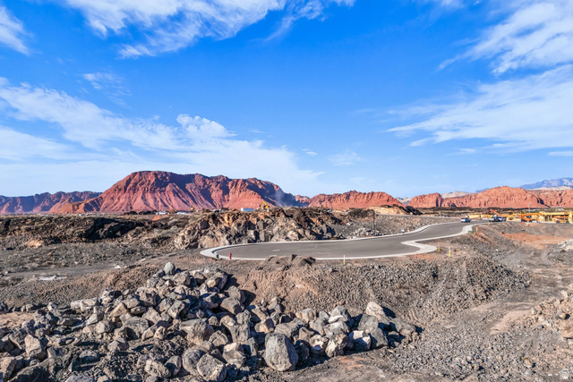 2431  PHIL SMITH CT, Santa Clara UT 84765