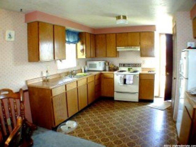 170 S 400 W, Hyrum, UT 84319 — photo 4