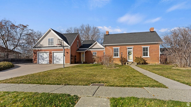 87 E 100 S
                     MLS #2136745