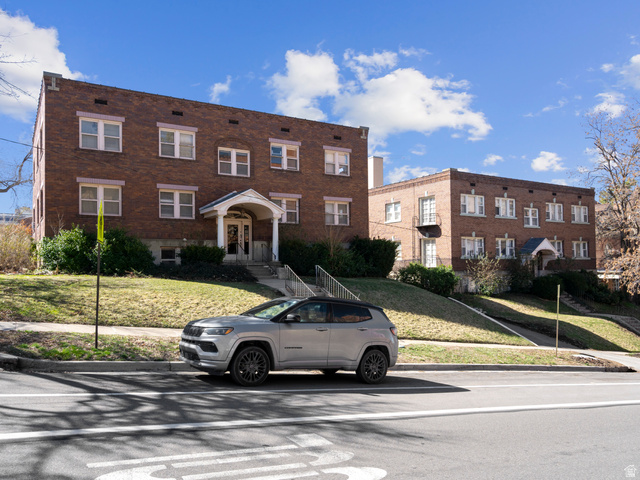 146 E 2nd Ave
                     MLS #2136942