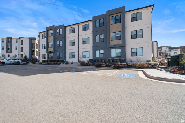 206 N Chaparral Dr #101
                     MLS #2137136