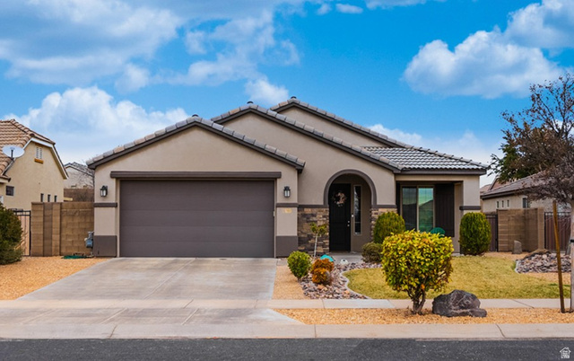 2701 E Upper Canyon Dr
                     MLS #2137292