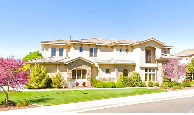 823 E Majestic Dr
                     MLS #2137500