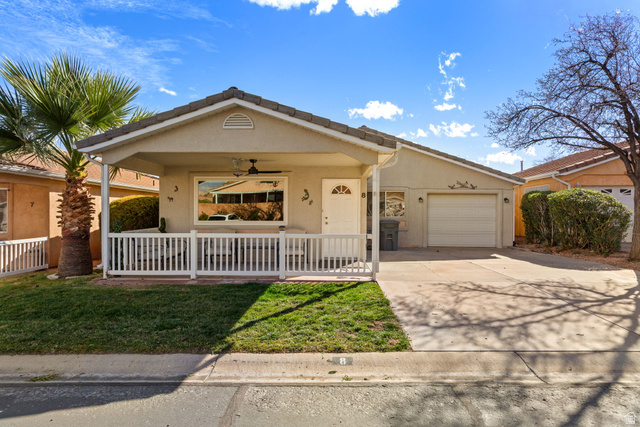 1050 W RED HILLS PKWY #8, Washington UT 84780