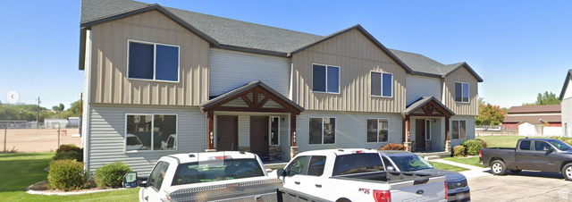 Main photo for 491 N Cottonwood Cir