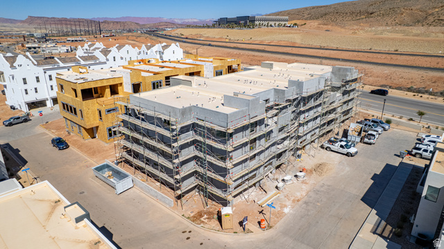 696 W HIGH TIDE PL #135, St George UT 84790