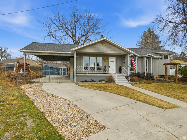 319 E Harvard Cir
                     MLS #2139127