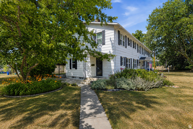 904  39th St
                     MLS #2139156