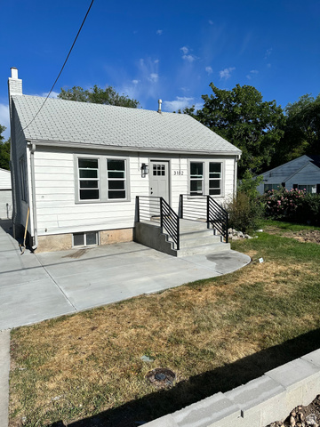 3182 S Imperial St
                     MLS #2139370