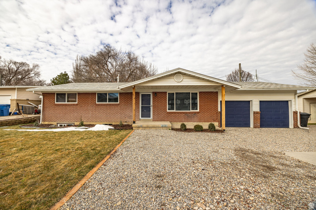 215 N 800 E
                     MLS #2140188