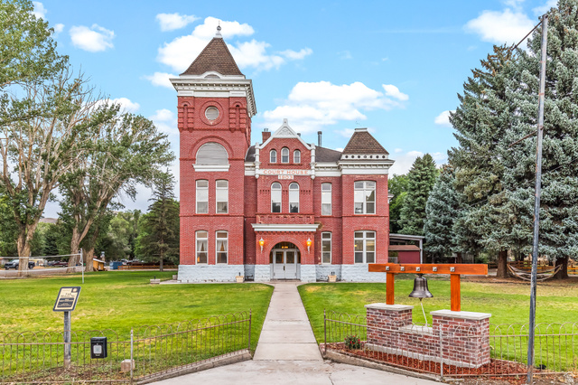 21 N MAIN ST, Junction UT 84740