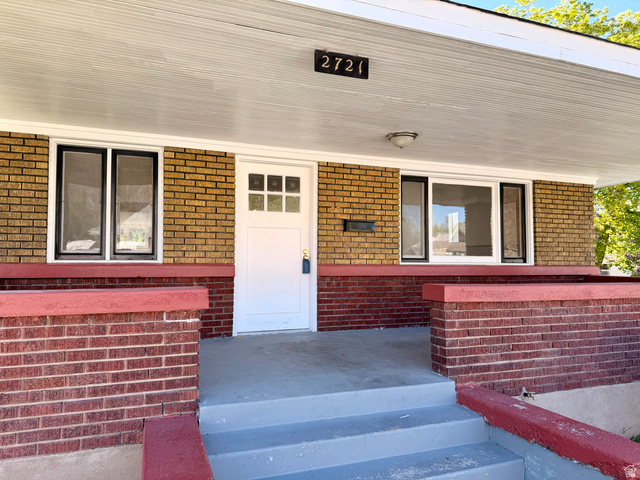 2721 S Gramercy Ave
                     MLS #2140734