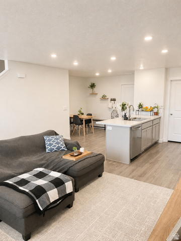 305 E Serenity Ave
                     MLS #2140974