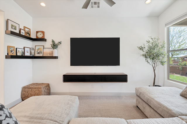 Property in Washington - View 7