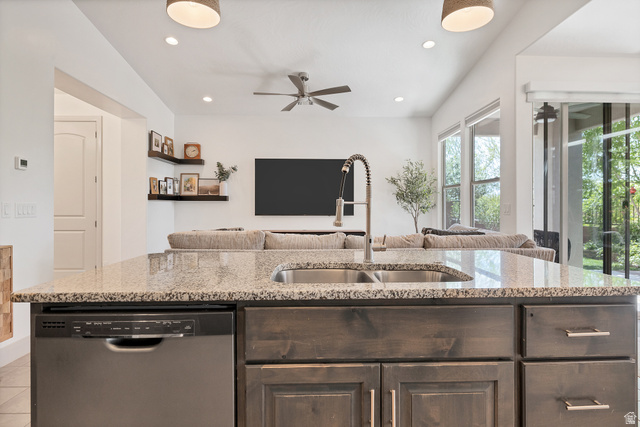 Property in Washington - View 11