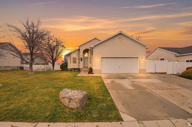 154 E Cove Rd
                     MLS #2141703