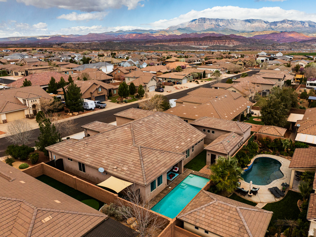 Property in Hurricane - View 23