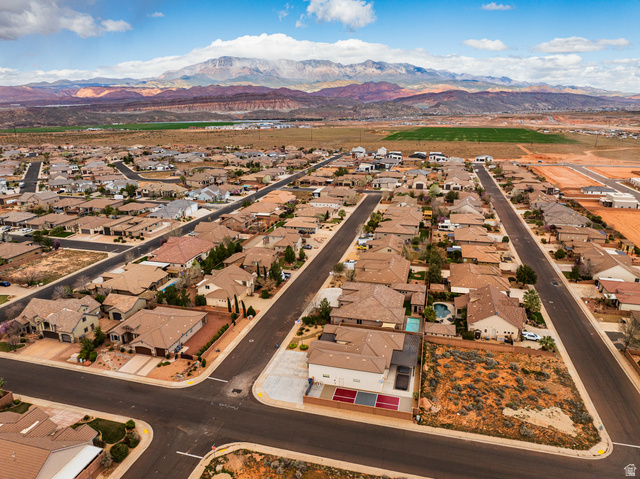 Property in Hurricane - View 26