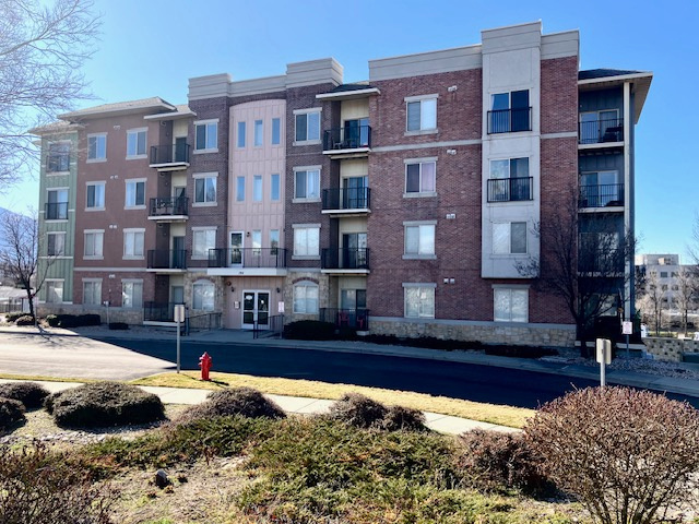 194 W ALBION VILLAGE WAY #303, Sandy UT 84070